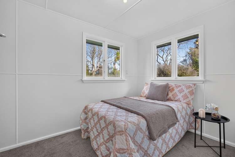 93 Gayhurst Road Dallington_11