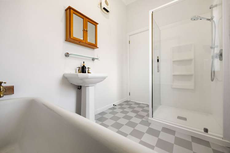 102 Naylor Street Hamilton East_15