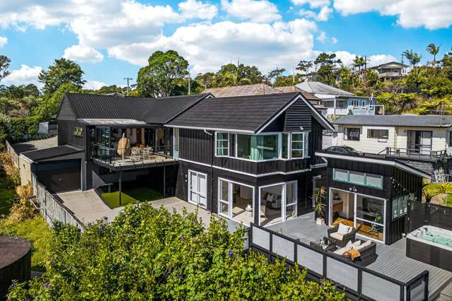 Style, Space & Sun Meet Serene Bush Views