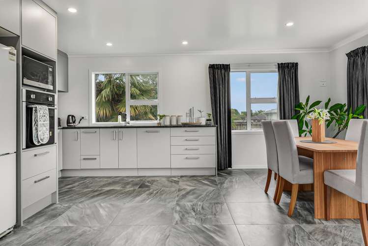 5a Morrison Crescent Glenview_14