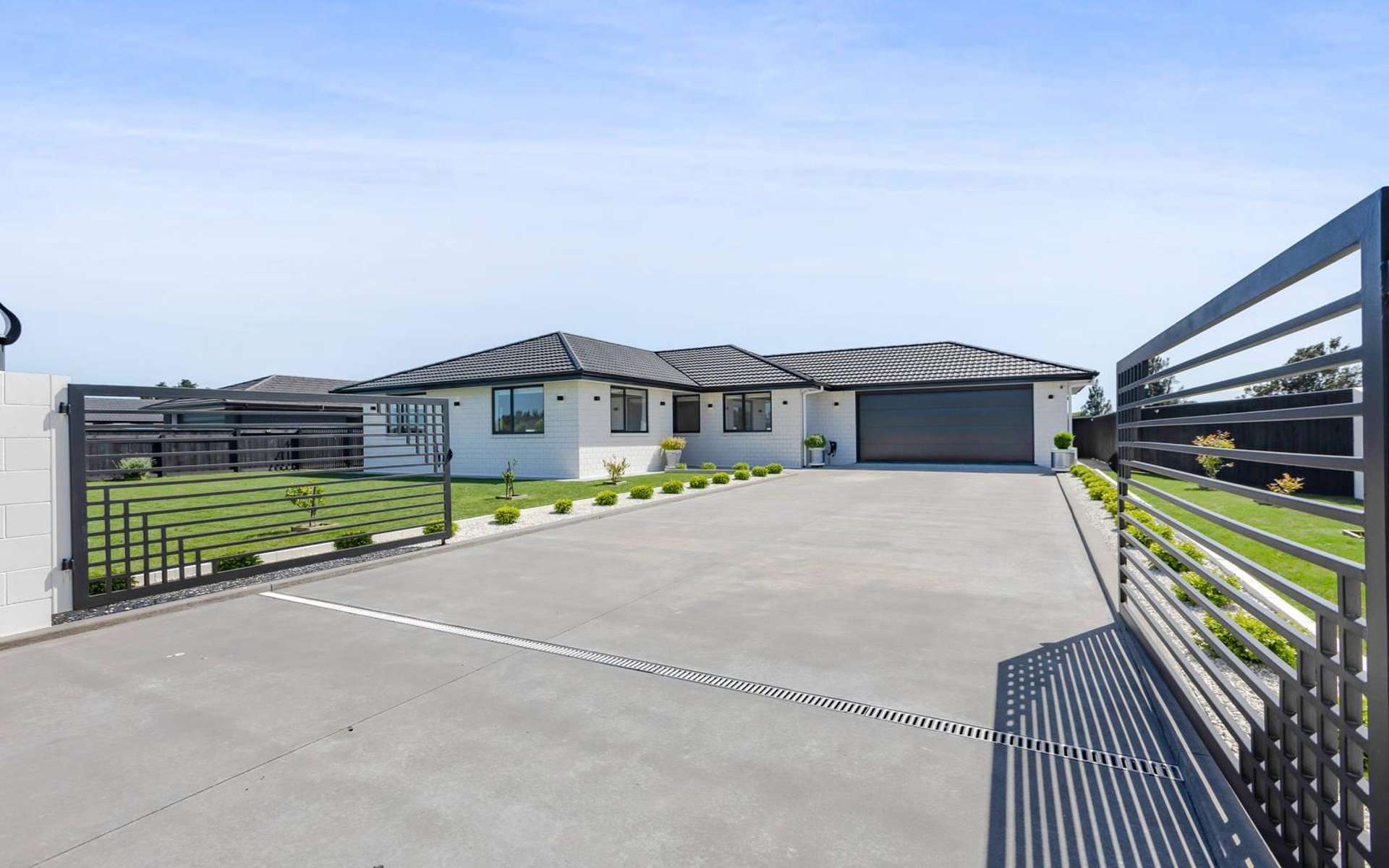 26 Honeyfield Drive 10861_0