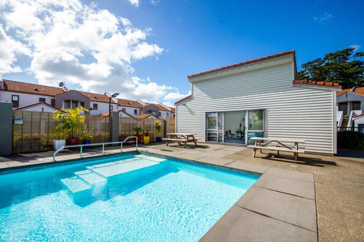 6/21 Armoy Drive East Tamaki_13