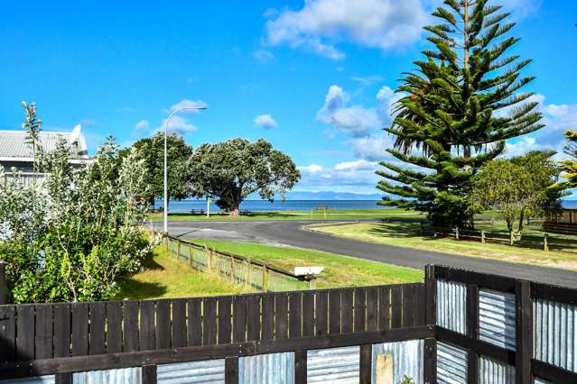 5 BEDROOM 3 BATHROOM Renovated Coastal Gem!