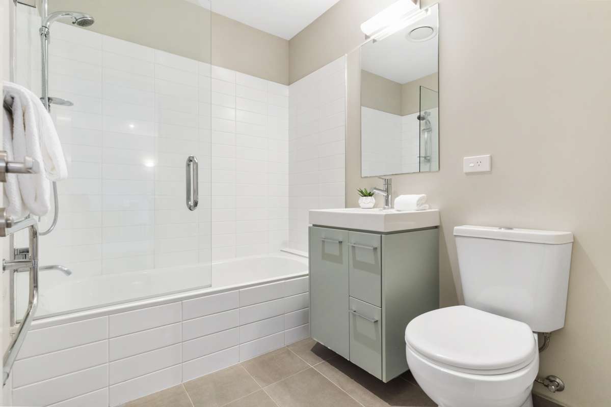 102B/525 East Coast Road_1