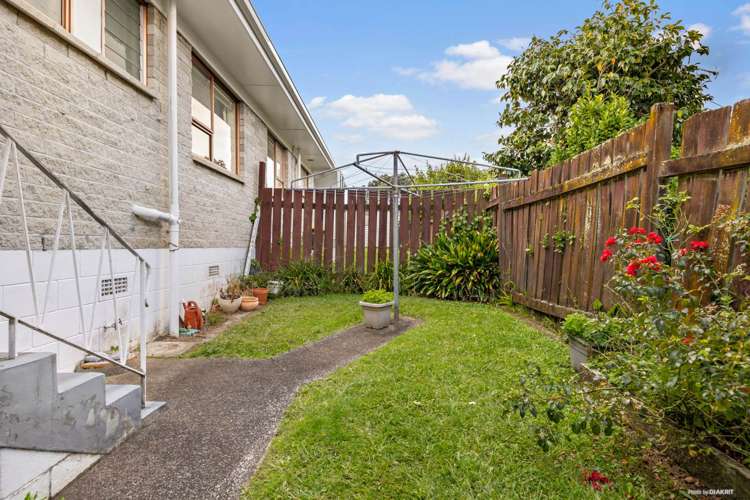 1/50 Luton Avenue Sunnyhills_12