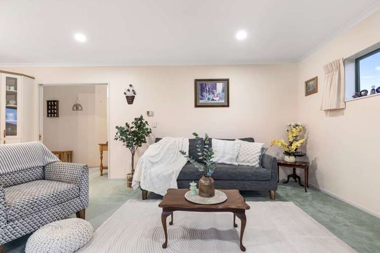 55 Basley Road Owhata_5