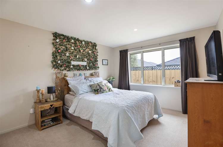 2 Goldrich Grove Netherby_7