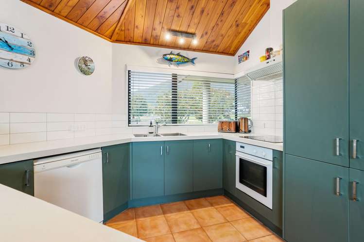 2 Lake Court Pauanui_6