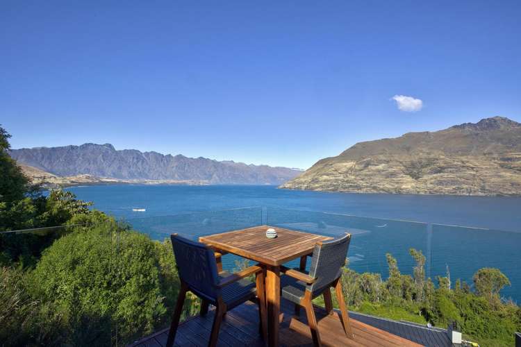 21 & 23 MacKinnon Terrace Sunshine Bay_40