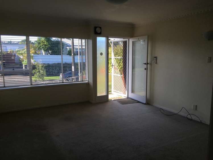 2/153 Landscape Road Mount Eden_15