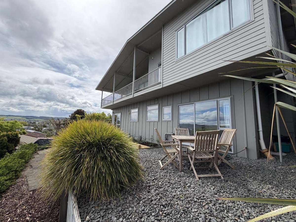 Lakeside Living - A View You’ll Never Tire Of! 1