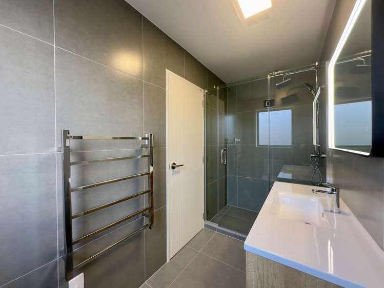 8 Aquamarine Avenue Wainui_5