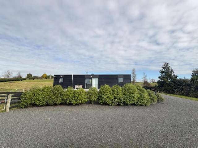 Charming Two-Bedroom Retreat - Just Minutes from Dinsdale!