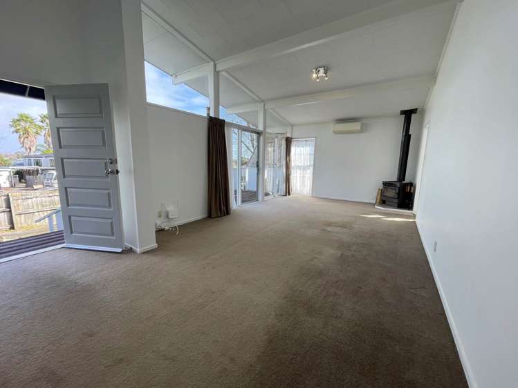8 Malvina Place Bucklands Beach_16