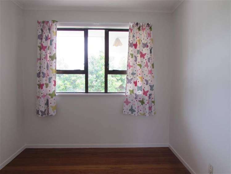 17 Blease Street New Lynn_11