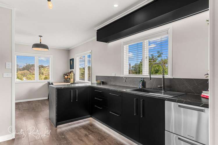 16 Whaka Road Maungaturoto_5