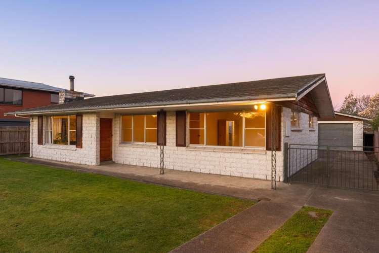 18 Newbourne Crescent Redwoodtown_26