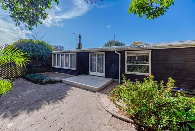 64 Beach Road Pahurehure_9