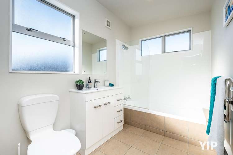 8 Erlestoke Crescent Churton Park_11