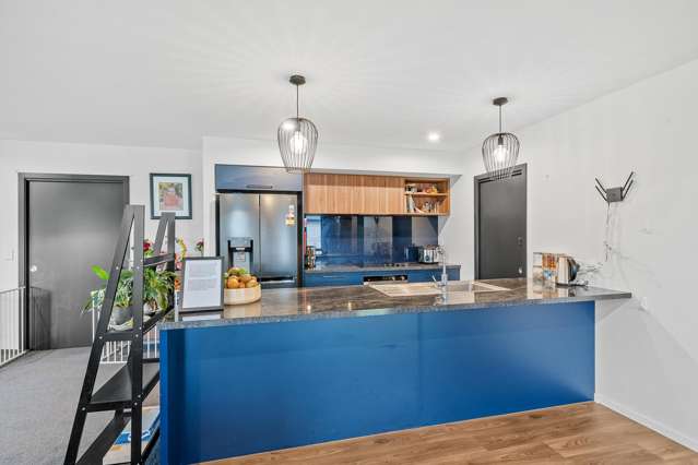 Generous section, near-new living