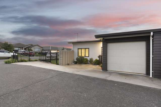 Beautiful Family Home with Nature View !