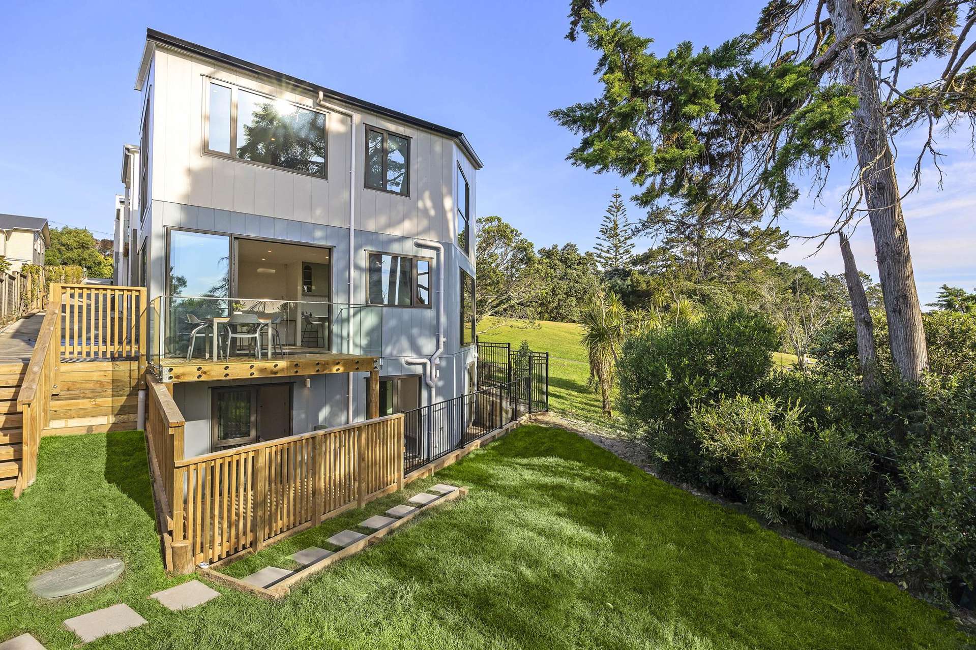 8-41 Seaside Avenue Waterview_0