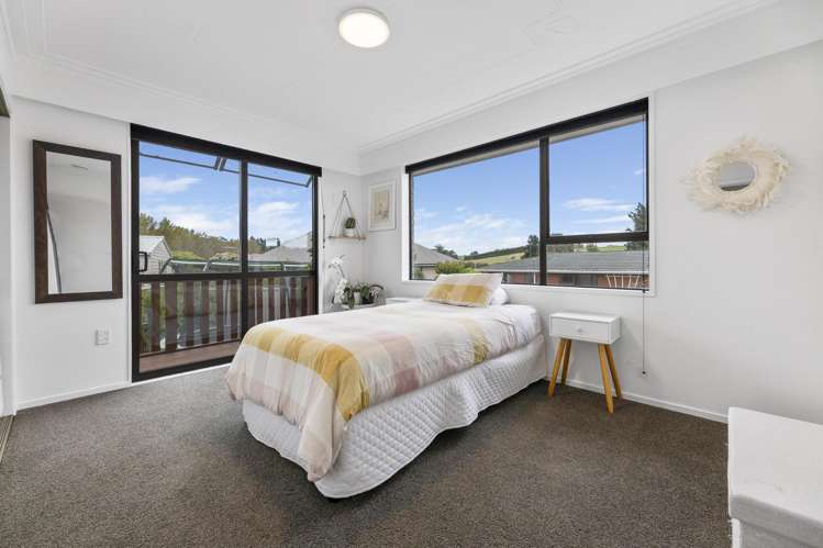 8 Clariton Avenue Green Island_16