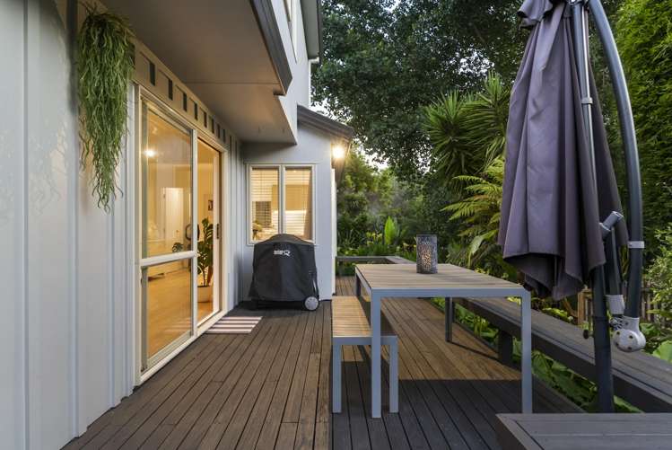 2/96 Beach Road Castor Bay_4