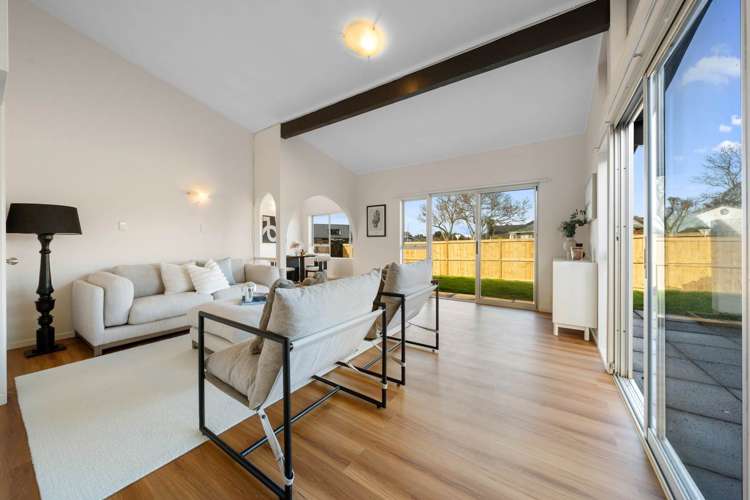 2/30 Whiteacres Drive Sunnyhills_2