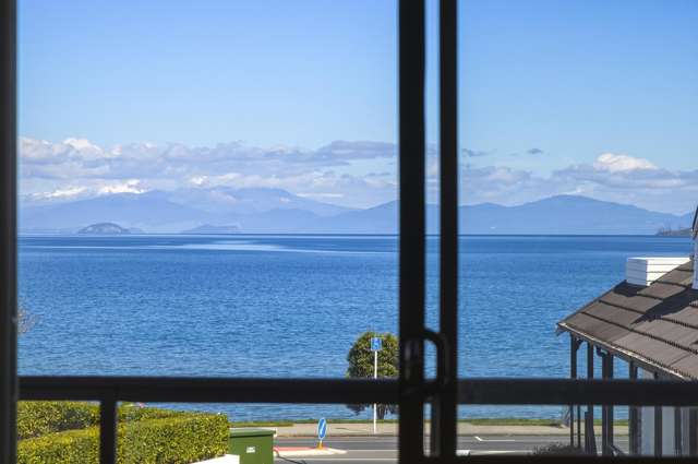 YOUR PLACE. RIGHT BY THE LAKE.
