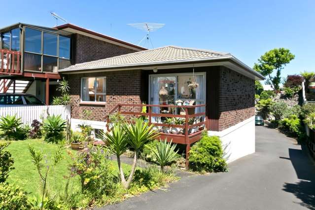 2/5 Lyon Avenue Mount Albert_1