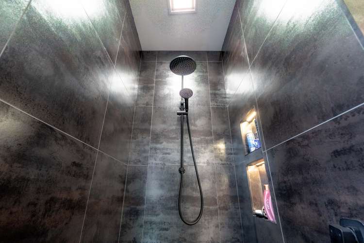 5 Black Road Otatara_12