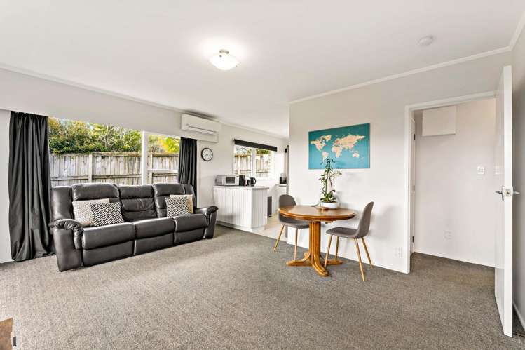 1/6 Segedin Place Glenfield_6