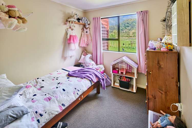 1296 Coast Road Wainuiomata Coast_14
