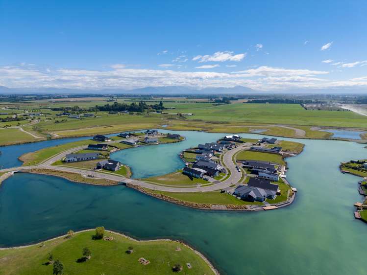 27 Bridgewater Quay Lake Hood_5