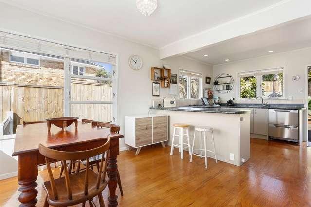 22 Dolbear Street Titirangi_3