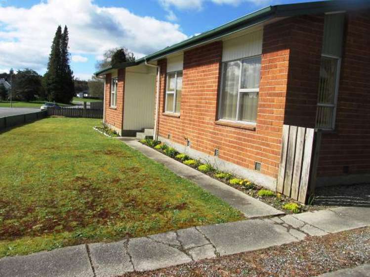 27 Plaskett Street Reefton_19