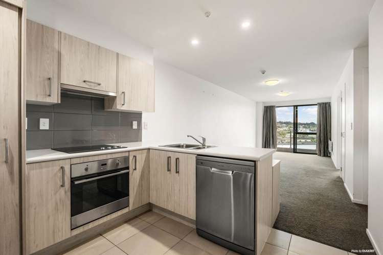 319/17 Link Crescent_5