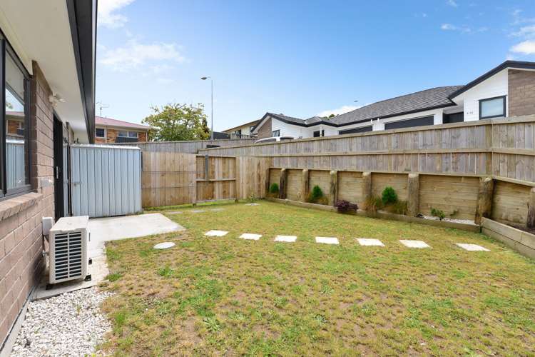 2/33 Cowley Drive Temple View_11