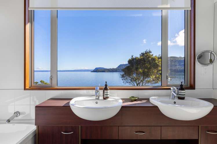 26 Whakamoenga Point Acacia Bay_19