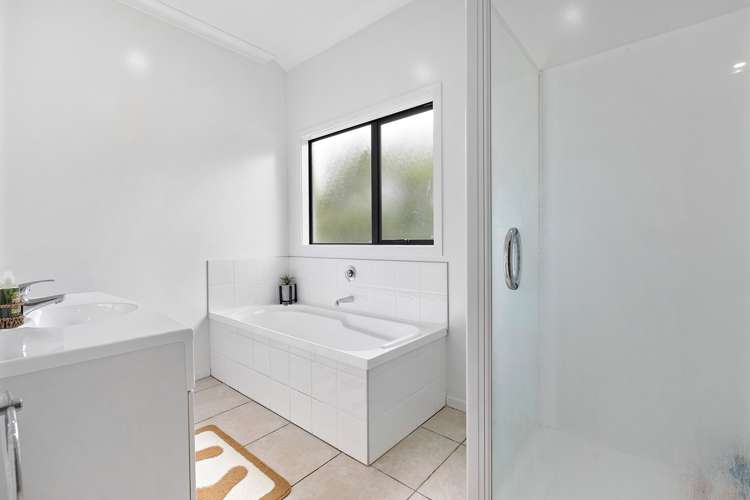 33 Te Puia Drive Aotea_13