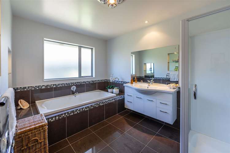 7 Applefield Court Northwood_17