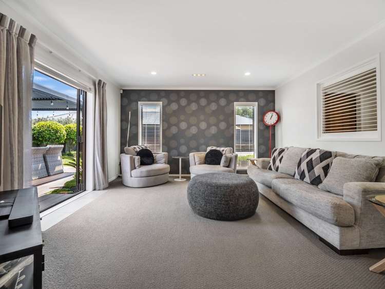 8 Farleigh Close Huntington_14