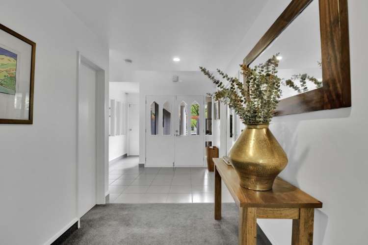 28 Huntingdon Place Avonhead Christchurch City Houses for Sale