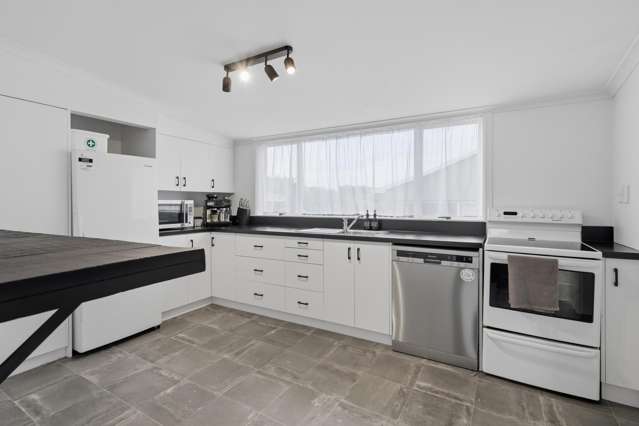 22 Coronation Street Strathern_1