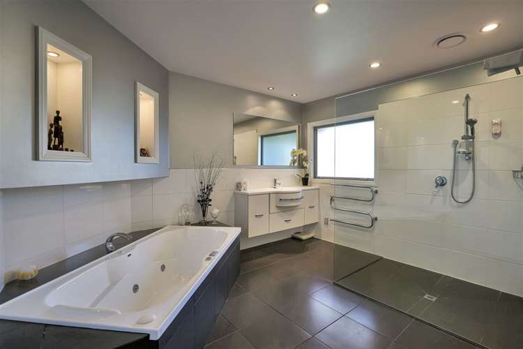 4 Country Place Allenton_23