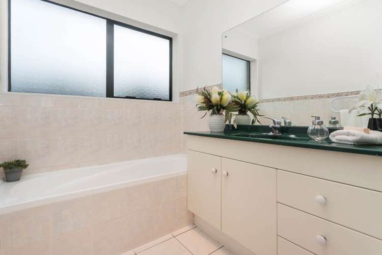 2/47 Carnoustie Drive Wattle Downs_13