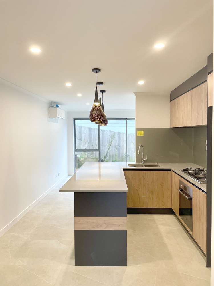 2/11 Celeste Place Totara Vale_1