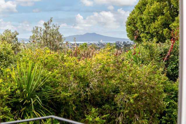 1/617 Glenfield Road Totara Vale_1