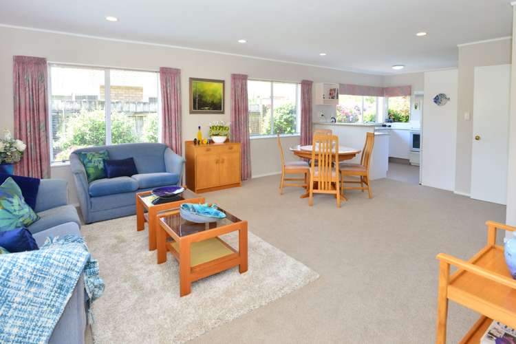 1 Barton Place Orewa_2